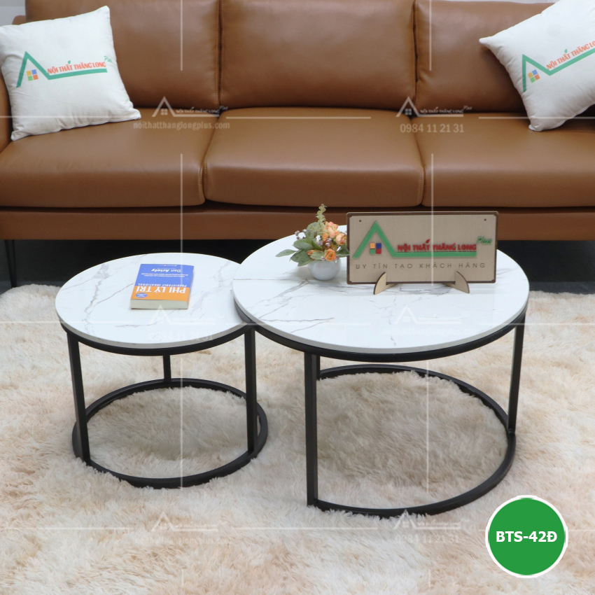 Bàn trà tròn với thiết kế tinh tế và độc đáo sẽ mang đến cho phòng khách của bạn một diện mạo hoàn toàn khác biệt. Tận hưởng những khoảnh khắc thư giãn bên chiếc bàn tròn thanh thoát trong không gian phòng khách của bạn.